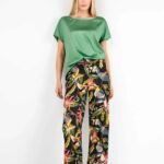 Pantalone in tessuto di raso modello palazzo stampa floreale e tropicale GISELA.