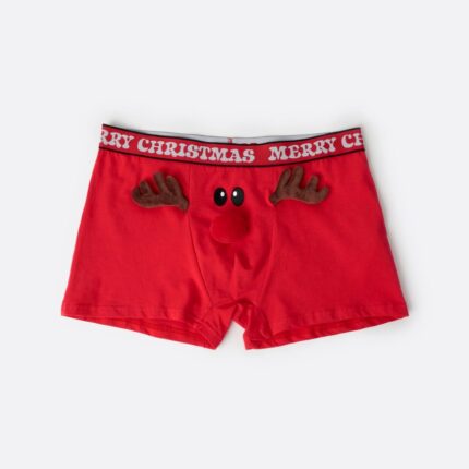 Boxer Renna rosso - ADMAS: comfort e stile per le feste Il Boxer Renna rosso - ADMAS è il capo ideale per chi desidera unire comfort, stile e un tocco festivo durante il periodo natalizio. Realizzato con materiali di alta qualità, questo boxer garantisce una vestibilità perfetta e una morbidezza unica sulla pelle, rendendolo adatto sia per momenti di relax a casa sia come regalo originale per amici e familiari. La scelta del Boxer Renna rosso non è casuale: il colore vivace e il design con renne decorative rendono questo capo un must-have per le festività. Design unico e festive Il Boxer Renna rosso - ADMAS si distingue per il suo design accattivante. Le renne stampate con cura su uno sfondo rosso intenso creano un effetto natalizio immediato, perfetto per chi ama entrare nello spirito delle feste con stile. Non solo estetica: il taglio del boxer è studiato per offrire libertà di movimento senza rinunciare alla vestibilità. Il risultato è un capo confortevole che rimane aderente senza stringere, ideale per l’uso quotidiano o come pezzo divertente per serate in famiglia durante le feste. Materiali di alta qualità Il Boxer Renna rosso è realizzato con tessuti selezionati, morbidi e traspiranti, per garantire il massimo comfort. La combinazione di cotone e materiali elasticizzati permette al boxer di adattarsi perfettamente al corpo, offrendo supporto e libertà di movimento contemporaneamente. La qualità dei materiali assicura anche durata e resistenza ai lavaggi, mantenendo colore e forma nel tempo. Questo fa del Boxer Renna rosso - ADMAS un capo affidabile e durevole, perfetto per chi cerca qualità senza rinunciare a un tocco di divertimento. Vestibilità e comfort La vestibilità del Boxer Renna rosso è pensata per offrire comfort in ogni situazione. Il girovita elasticizzato e morbido evita fastidi e segni sulla pelle, mentre il tessuto elasticizzato garantisce adattabilità a diverse forme del corpo. Indossare il Boxer Renna rosso - ADMAS significa sentire subito la morbidezza sulla pelle, senza rinunciare al sostegno necessario per chi cerca un boxer pratico ma allo stesso tempo elegante. Questo lo rende ideale anche come regalo di Natale, per sorprendere con un capo originale e utile. Perfetto per regali e occasioni speciali Il Boxer Renna rosso - ADMAS non è solo un capo di abbigliamento, ma anche un’idea regalo originale e simpatica per le festività. Grazie al suo design allegro e alla qualità dei materiali, è perfetto da regalare a partner, amici o familiari che vogliono vivere le feste con stile e allegria. L’uso della keyword Boxer Renna rosso più volte nella confezione, nelle descrizioni e nelle promozioni online aiuta a rendere questo prodotto facilmente individuabile dai motori di ricerca, aumentando la visibilità e l’appeal del capo durante il periodo natalizio. Cura e manutenzione Per mantenere il Boxer Renna rosso - ADMAS in perfette condizioni, si consiglia di seguire alcune semplici indicazioni di lavaggio. Lavare a basse temperature con colori simili, evitare l’uso di candeggina e asciugare all’aria per preservare il colore rosso acceso e la stampa delle renne. Grazie a questa cura, il boxer manterrà la sua forma e il suo comfort nel tempo, assicurando un capo sempre pronto da indossare. Conclusione Scegliere il Boxer Renna rosso significa unire divertimento, qualità e comfort in un unico capo. Perfetto per il periodo natalizio, per momenti di relax a casa o come regalo originale, questo boxer firmato ADMAS garantisce vestibilità ottimale, materiali morbidi e un design accattivante. Non perdere l’occasione di portare un tocco di allegria nelle tue feste con il Boxer Renna rosso - ADMAS, il capo che coniuga stile e praticità in ogni occasione.