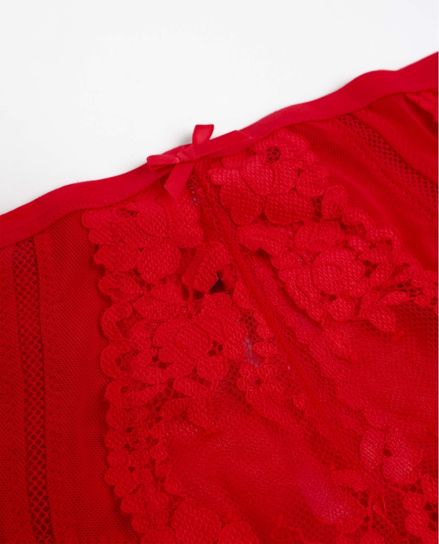 Braga alta donna rosso - ADMAS: comfort e stile in un unico capo Se stai cercando intimo femminile comodo, elegante e di qualità, la Braga alta donna rosso ADMAS è la scelta perfetta. Questo modello unisce design moderno, vestibilità ottimale e materiali di alta qualità, pensati per garantire comfort tutto il giorno senza rinunciare allo stile. La braga alta donna rosso ADMAS è ideale per chi desidera sentirsi sicura, elegante e a proprio agio, sia sotto abiti aderenti che con capi più morbidi. Realizzata da ADMAS, marchio rinomato per l’intimo femminile di alta qualità, questa braga alta donna si distingue per la sua vestibilità perfetta e il tessuto traspirante che rispetta la pelle. Il colore rosso acceso aggiunge un tocco di sensualità e femminilità, rendendo questo capo non solo funzionale ma anche molto elegante. Perfetta per ogni occasione, la braga alta donna rosso ADMAS può essere indossata sotto abiti casual, outfit da lavoro o abiti da sera, assicurando sempre comfort e libertà di movimento. Uno dei principali vantaggi di scegliere una braga alta donna rosso ADMAS è il supporto extra sulla zona addominale. La sua struttura a vita alta permette di modellare delicatamente la silhouette, senza stringere o creare fastidio. Questo la rende ideale per donne di tutte le età che cercano intimo donna modellante, ma anche comodo e pratico per l’uso quotidiano. Il design della braga alta donna ADMAS garantisce inoltre assenza di pieghe sotto i vestiti, evitando antiestetici segni. Il tessuto utilizzato per la braga alta donna rosso ADMAS è selezionato con cura: morbido, elastico e resistente, assicura una lunga durata anche dopo numerosi lavaggi. La combinazione di cotone e materiali tecnici permette una traspirazione ottimale, mantenendo la pelle asciutta e confortevole per tutto il giorno. Grazie a queste caratteristiche, la braga alta donna ADMAS è adatta sia per momenti di relax a casa sia per giornate attive fuori. Dal punto di vista estetico, la braga alta donna rosso ADMAS è elegante e raffinata. Il colore rosso intenso non passa inosservato, donando un tocco di femminilità e sensualità. La linea semplice ma sofisticata della braga alta donna si adatta a qualsiasi tipo di corporatura, valorizzando le forme in modo naturale. Questo capo rappresenta quindi un perfetto equilibrio tra funzionalità e stile, rendendolo un must-have nel guardaroba di ogni donna attenta al comfort e alla moda. Inoltre, scegliere la braga alta donna rosso ADMAS significa affidarsi a un marchio che da anni produce intimo femminile con attenzione ai dettagli e alla qualità dei materiali. ADMAS è sinonimo di eleganza, comfort e affidabilità, e la braga alta donna rosso ne è un perfetto esempio. Ogni dettaglio, dalla cucitura alla scelta dei tessuti, è studiato per offrire il massimo benessere e una vestibilità eccellente. Questa braga alta donna rosso ADMAS è disponibile in diverse taglie, garantendo una calzata perfetta per ogni silhouette. Che tu stia cercando intimo donna taglie comode o capi più aderenti, questo modello offre versatilità e comfort senza compromessi. Inoltre, la facilità di abbinamento con reggiseni coordinati o altri capi ADMAS permette di creare set eleganti e armoniosi. In sintesi, la braga alta donna rosso ADMAS è la scelta ideale per chi cerca intimo femminile comodo, elegante e durevole. Con il suo design a vita alta, il tessuto morbido e traspirante e il colore rosso vivace, questo capo unisce comfort, stile e femminilità in modo unico. Non rinunciare al benessere quotidiano e aggiungi al tuo guardaroba la braga alta donna ADMAS: un capo essenziale per sentirsi sicura, elegante e sempre a proprio agio. Braga alta donna rosso - ADMAS: comfort e stile in un unico capo Se stai cercando intimo femminile comodo, elegante e di qualità, la Braga alta donna rosso ADMAS è la scelta perfetta. Questo modello unisce design moderno, vestibilità ottimale e materiali di alta qualità, pensati per garantire comfort tutto il giorno senza rinunciare allo stile. La braga alta donna rosso ADMAS è ideale per chi desidera sentirsi sicura, elegante e a proprio agio, sia sotto abiti aderenti che con capi più morbidi. Realizzata da ADMAS, marchio rinomato per l’intimo femminile di alta qualità, questa braga alta donna si distingue per la sua vestibilità perfetta e il tessuto traspirante che rispetta la pelle. Il colore rosso acceso aggiunge un tocco di sensualità e femminilità, rendendo questo capo non solo funzionale ma anche molto elegante. Perfetta per ogni occasione, la braga alta donna rosso ADMAS può essere indossata sotto abiti casual, outfit da lavoro o abiti da sera, assicurando sempre comfort e libertà di movimento. Uno dei principali vantaggi di scegliere una braga alta donna rosso ADMAS è il supporto extra sulla zona addominale. La sua struttura a vita alta permette di modellare delicatamente la silhouette, senza stringere o creare fastidio. Questo la rende ideale per donne di tutte le età che cercano intimo donna modellante, ma anche comodo e pratico per l’uso quotidiano. Il design della braga alta donna ADMAS garantisce inoltre assenza di pieghe sotto i vestiti, evitando antiestetici segni. Il tessuto utilizzato per la braga alta donna rosso ADMAS è selezionato con cura: morbido, elastico e resistente, assicura una lunga durata anche dopo numerosi lavaggi. La combinazione di cotone e materiali tecnici permette una traspirazione ottimale, mantenendo la pelle asciutta e confortevole per tutto il giorno. Grazie a queste caratteristiche, la braga alta donna ADMAS è adatta sia per momenti di relax a casa sia per giornate attive fuori. Dal punto di vista estetico, la braga alta donna rosso ADMAS è elegante e raffinata. Il colore rosso intenso non passa inosservato, donando un tocco di femminilità e sensualità. La linea semplice ma sofisticata della braga alta donna si adatta a qualsiasi tipo di corporatura, valorizzando le forme in modo naturale. Questo capo rappresenta quindi un perfetto equilibrio tra funzionalità e stile, rendendolo un must-have nel guardaroba di ogni donna attenta al comfort e alla moda. Inoltre, scegliere la braga alta donna rosso ADMAS significa affidarsi a un marchio che da anni produce intimo femminile con attenzione ai dettagli e alla qualità dei materiali. ADMAS è sinonimo di eleganza, comfort e affidabilità, e la braga alta donna rosso ne è un perfetto esempio. Ogni dettaglio, dalla cucitura alla scelta dei tessuti, è studiato per offrire il massimo benessere e una vestibilità eccellente. Questa braga alta donna rosso ADMAS è disponibile in diverse taglie, garantendo una calzata perfetta per ogni silhouette. Che tu stia cercando intimo donna taglie comode o capi più aderenti, questo modello offre versatilità e comfort senza compromessi. Inoltre, la facilità di abbinamento con reggiseni coordinati o altri capi ADMAS permette di creare set eleganti e armoniosi. In sintesi, la braga alta donna rosso ADMAS è la scelta ideale per chi cerca intimo femminile comodo, elegante e durevole. Con il suo design a vita alta, il tessuto morbido e traspirante e il colore rosso vivace, questo capo unisce comfort, stile e femminilità in modo unico. Non rinunciare al benessere quotidiano e aggiungi al tuo guardaroba la braga alta donna ADMAS: un capo essenziale per sentirsi sicura, elegante e sempre a proprio agio.