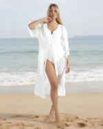 Il copricostume in pizzo e tulle ADMAS art. 19789-0 è la scelta perfetta per chi desidera unire eleganza, femminilità e leggerezza durante le giornate al mare o in piscina. Questo copricostume in pizzo e tulle ADMAS rappresenta un capo raffinato, pensato per valorizzare la silhouette con uno stile delicato e sofisticato, senza rinunciare al comfort. Realizzato con materiali di alta qualità, il copricostume in pizzo e tulle ADMAS art. 19789-0 si distingue per la combinazione armoniosa tra il pizzo lavorato e il tulle leggero. Il pizzo dona un effetto romantico e ricercato, mentre il tulle aggiunge trasparenza e movimento, creando un look sensuale ma sempre elegante. Questo copricostume in pizzo e tulle ADMAS è ideale per chi ama sentirsi curata anche nei momenti di relax. Il design del copricostume in pizzo e tulle ADMAS art. 19789-0 è studiato per adattarsi a diverse fisicità, grazie alla sua vestibilità morbida e fluida. Perfetto da indossare sopra bikini o costumi interi, questo copricostume in pizzo e tulle ADMAS si presta sia per una passeggiata sulla spiaggia sia per un aperitivo vista mare. La sua versatilità lo rende un capo indispensabile nel guardaroba estivo. Uno dei punti di forza del copricostume in pizzo e tulle ADMAS art. 19789-0 è la sua capacità di valorizzare ogni outfit mare. Indossandolo, anche il costume più semplice acquista immediatamente un tocco glamour. Il copricostume in pizzo e tulle ADMAS è perfetto per chi cerca un capo distintivo, capace di attirare l’attenzione con discrezione e classe. Dal punto di vista pratico, il copricostume in pizzo e tulle ADMAS art. 19789-0 è leggero, traspirante e facile da indossare. Si asciuga rapidamente ed è comodo da portare in valigia, occupando pochissimo spazio. Questo lo rende ideale per viaggi, vacanze e weekend fuori porta. Il copricostume in pizzo e tulle ADMAS è quindi una soluzione pratica senza rinunciare allo stile. Il copricostume in pizzo e tulle ADMAS art. 19789-0 è un prodotto molto richiesto da chi cerca copricostumi eleganti, copricostumi in pizzo, copricostumi trasparenti e abbigliamento mare femminile di qualità. Scegliere questo copricostume in pizzo e tulle ADMAS significa puntare su un articolo di tendenza, perfetto per boutique e negozi che vogliono offrire capi ricercati. Il copricostume in pizzo e tulle ADMAS art. 19789-0 si abbina facilmente con accessori estivi come sandali bassi, cappelli in paglia e borse mare, completando un look fresco e chic. È il capo ideale per chi vuole distinguersi con gusto, mantenendo uno stile naturale e raffinato. Se stai cercando un capo che unisca estetica, qualità e versatilità, il copricostume in pizzo e tulle ADMAS art. 19789-0 è la soluzione perfetta. Questo copricostume in pizzo e tulle ADMAS rappresenta l’essenza dell’eleganza estiva, pensato per accompagnarti con stile in ogni momento della giornata al mare.