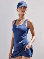 Vestitino sportivo in tessuto tecnico con pantaloncino integrato – Gisela art. 2/60018U Il vestitino sportivo in tessuto tecnico con pantaloncino integrato Gisela è un capo pensato per le donne che desiderano unire praticità, comfort e stile durante le attività sportive o i momenti di movimento quotidiano. Questo completo versatile rappresenta la soluzione ideale per chi cerca un outfit sportivo femminile che unisca libertà di movimento, leggerezza e design curato. Il vestitino sportivo in tessuto tecnico con pantaloncino integrato Gisela è perfetto per chi ama sentirsi comoda senza rinunciare a un look moderno e dinamico. Realizzato in tessuto tecnico traspirante, il vestitino sportivo in tessuto tecnico con pantaloncino integrato Gisela garantisce freschezza e comfort anche durante le sessioni di sport più intense. Il materiale leggero e morbido favorisce la traspirazione, permettendo alla pelle di respirare e mantenendo una sensazione di asciutto e benessere durante tutto il giorno. Questo rende il vestitino sportivo in tessuto tecnico con pantaloncino integrato Gisela ideale sia per l’attività fisica all’aperto sia per l’uso quotidiano come capo casual sportivo. Il design del vestitino sportivo in tessuto tecnico con pantaloncino integrato Gisela è studiato per combinare funzionalità e femminilità. La struttura del vestitino con pantaloncino integrato permette di muoversi liberamente senza preoccupazioni, offrendo un completo pratico e comodo. Il pantaloncino nascosto sotto il vestitino garantisce discrezione e sicurezza, rendendo il vestitino sportivo in tessuto tecnico con pantaloncino integrato Gisela perfetto per chi ama unire sport e stile. Il vestitino sportivo in tessuto tecnico con pantaloncino integrato Gisela è disponibile in tagli moderni e femminili, adatti a diverse silhouette. La vestibilità morbida ma sagomata permette di sentirsi a proprio agio, valorizzando la figura senza costrizioni. Questo capo sportivo è pensato per offrire comfort durante ogni movimento, rendendo il vestitino sportivo in tessuto tecnico con pantaloncino integrato Gisela un must-have per chi cerca abbigliamento sportivo femminile di qualità. Molte donne cercano online capi come il vestitino sportivo in tessuto tecnico con pantaloncino integrato Gisela utilizzando parole chiave come vestitino sportivo donna, mini dress con pantaloncino, abbigliamento sportivo donna leggero, vestito fitness donna o completo sportivo donna comodo. Tutte queste keyword descrivono perfettamente le caratteristiche del vestitino sportivo in tessuto tecnico con pantaloncino integrato Gisela, che unisce praticità, comfort e uno stile fresco e moderno. Il vestitino sportivo in tessuto tecnico con pantaloncino integrato Gisela è perfetto per una vasta gamma di attività: dal jogging, alle passeggiate all’aperto, alle sessioni di fitness, fino al semplice relax in casa o al tempo libero. La combinazione di vestitino e pantaloncino integrato assicura praticità senza rinunciare all’eleganza, rendendo il vestitino sportivo in tessuto tecnico con pantaloncino integrato Gisela un capo versatile e funzionale. Un altro punto di forza del vestitino sportivo in tessuto tecnico con pantaloncino integrato Gisela è la qualità dei materiali. Il tessuto tecnico scelto è resistente, leggero e morbido al tatto, pensato per garantire durata e comfort anche dopo numerosi lavaggi. Questo rende il vestitino sportivo in tessuto tecnico con pantaloncino integrato Gisela una scelta pratica e affidabile per chi cerca abbigliamento sportivo di lunga durata. Il marchio Gisela è sinonimo di qualità, stile e attenzione ai dettagli. Le collezioni del brand sono pensate per valorizzare la femminilità anche nei capi casual e sportivi, combinando comfort e design moderno. Anche il vestitino sportivo in tessuto tecnico con pantaloncino integrato Gisela riflette questa filosofia, offrendo un capo funzionale, elegante e piacevole da indossare. Il vestitino sportivo in tessuto tecnico con pantaloncino integrato Gisela è quindi la scelta ideale per chi desidera un outfit sportivo femminile completo, leggero e confortevole. Perfetto per l’attività fisica, per il tempo libero o per il relax in casa, questo vestitino combina praticità e stile in un unico capo. Scegliere il vestitino sportivo in tessuto tecnico con pantaloncino integrato Gisela significa puntare su un capo versatile, resistente e femminile. Un completo sportivo che garantisce libertà di movimento, comfort e un look moderno, diventando così un elemento indispensabile nel guardaroba di chi ama abbigliamento sportivo comodo, funzionale e curato nei dettagli.