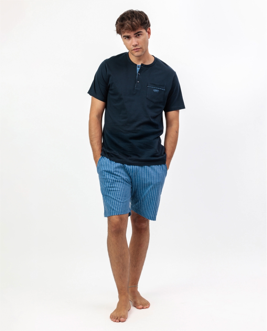 Pigiama uomo maglia mezza manica e girocollo con bottoncini pantaloncini con tasche ADMAS art. 64772-0 Il pigiama uomo maglia mezza manica e girocollo con bottoncini pantaloncini con tasche ADMAS art. 64772-0 è la scelta ideale per chi cerca comfort, stile e praticità durante le notti estive. Questo pigiama uomo maglia mezza manica e girocollo con bottoncini pantaloncini con tasche è pensato per offrire una vestibilità leggera e fresca, perfetta per affrontare le temperature più calde senza rinunciare all’eleganza. Realizzato con materiali di qualità, il pigiama uomo maglia mezza manica e girocollo con bottoncini pantaloncini con tasche ADMAS art. 64772-0 garantisce traspirabilità e morbidezza sulla pelle. La maglia a mezza manica presenta un pratico girocollo con bottoncini, un dettaglio che dona un tocco moderno e funzionale al capo, rendendo questo pigiama uomo maglia mezza manica e girocollo con bottoncini pantaloncini con tasche perfetto anche per momenti di relax in casa. I pantaloncini, dotati di comode tasche laterali, completano il set rendendo il pigiama uomo maglia mezza manica e girocollo con bottoncini pantaloncini con tasche ADMAS art. 64772-0 ancora più pratico e versatile. Le tasche permettono di avere sempre a portata di mano piccoli oggetti, aumentando la funzionalità di questo pigiama uomo maglia mezza manica e girocollo con bottoncini pantaloncini con tasche, ideale non solo per dormire ma anche per il tempo libero domestico. Il design contemporaneo del pigiama uomo maglia mezza manica e girocollo con bottoncini pantaloncini con tasche ADMAS art. 64772-0 lo rende perfetto per uomini di tutte le età. La linea semplice ma curata nei dettagli rende questo pigiama uomo maglia mezza manica e girocollo con bottoncini pantaloncini con tasche una scelta vincente per chi desidera un capo pratico ma sempre alla moda. Grazie alla sua struttura leggera, il pigiama uomo maglia mezza manica e girocollo con bottoncini pantaloncini con tasche ADMAS art. 64772-0 favorisce la libertà di movimento durante il sonno. Ogni elemento è studiato per garantire il massimo comfort: dalla morbidezza del tessuto alla vestibilità dei pantaloncini, fino alla praticità del girocollo con bottoncini. Questo rende il pigiama uomo maglia mezza manica e girocollo con bottoncini pantaloncini con tasche un capo indispensabile nel guardaroba estivo maschile. Scegliere il pigiama uomo maglia mezza manica e girocollo con bottoncini pantaloncini con tasche ADMAS art. 64772-0 significa puntare su qualità e stile. Perfetto anche come idea regalo, questo pigiama uomo maglia mezza manica e girocollo con bottoncini pantaloncini con tasche unisce praticità e gusto moderno, soddisfacendo le esigenze di chi cerca un capo comodo ma curato nei dettagli. Se stai cercando un prodotto versatile, fresco e funzionale, il pigiama uomo maglia mezza manica e girocollo con bottoncini pantaloncini con tasche ADMAS art. 64772-0 rappresenta la soluzione ideale. Indossalo per dormire o per rilassarti a casa e scopri il piacere di un pigiama uomo maglia mezza manica e girocollo con bottoncini pantaloncini con tasche pensato per il benessere quotidiano. Pigiama uomo maglia mezza manica e girocollo con bottoncini pantaloncini con tasche ADMAS art. 64772-0 Il pigiama uomo maglia mezza manica e girocollo con bottoncini pantaloncini con tasche ADMAS art. 64772-0 è la scelta ideale per chi cerca comfort, stile e praticità durante le notti estive. Questo pigiama uomo maglia mezza manica e girocollo con bottoncini pantaloncini con tasche è pensato per offrire una vestibilità leggera e fresca, perfetta per affrontare le temperature più calde senza rinunciare all’eleganza. Realizzato con materiali di qualità, il pigiama uomo maglia mezza manica e girocollo con bottoncini pantaloncini con tasche ADMAS art. 64772-0 garantisce traspirabilità e morbidezza sulla pelle. La maglia a mezza manica presenta un pratico girocollo con bottoncini, un dettaglio che dona un tocco moderno e funzionale al capo, rendendo questo pigiama uomo maglia mezza manica e girocollo con bottoncini pantaloncini con tasche perfetto anche per momenti di relax in casa. I pantaloncini, dotati di comode tasche laterali, completano il set rendendo il pigiama uomo maglia mezza manica e girocollo con bottoncini pantaloncini con tasche ADMAS art. 64772-0 ancora più pratico e versatile. Le tasche permettono di avere sempre a portata di mano piccoli oggetti, aumentando la funzionalità di questo pigiama uomo maglia mezza manica e girocollo con bottoncini pantaloncini con tasche, ideale non solo per dormire ma anche per il tempo libero domestico. Il design contemporaneo del pigiama uomo maglia mezza manica e girocollo con bottoncini pantaloncini con tasche ADMAS art. 64772-0 lo rende perfetto per uomini di tutte le età. La linea semplice ma curata nei dettagli rende questo pigiama uomo maglia mezza manica e girocollo con bottoncini pantaloncini con tasche una scelta vincente per chi desidera un capo pratico ma sempre alla moda. Grazie alla sua struttura leggera, il pigiama uomo maglia mezza manica e girocollo con bottoncini pantaloncini con tasche ADMAS art. 64772-0 favorisce la libertà di movimento durante il sonno. Ogni elemento è studiato per garantire il massimo comfort: dalla morbidezza del tessuto alla vestibilità dei pantaloncini, fino alla praticità del girocollo con bottoncini. Questo rende il pigiama uomo maglia mezza manica e girocollo con bottoncini pantaloncini con tasche un capo indispensabile nel guardaroba estivo maschile. Scegliere il pigiama uomo maglia mezza manica e girocollo con bottoncini pantaloncini con tasche ADMAS art. 64772-0 significa puntare su qualità e stile. Perfetto anche come idea regalo, questo pigiama uomo maglia mezza manica e girocollo con bottoncini pantaloncini con tasche unisce praticità e gusto moderno, soddisfacendo le esigenze di chi cerca un capo comodo ma curato nei dettagli. Se stai cercando un prodotto versatile, fresco e funzionale, il pigiama uomo maglia mezza manica e girocollo con bottoncini pantaloncini con tasche ADMAS art. 64772-0 rappresenta la soluzione ideale. Indossalo per dormire o per rilassarti a casa e scopri il piacere di un pigiama uomo maglia mezza manica e girocollo con bottoncini pantaloncini con tasche pensato per il benessere quotidiano.