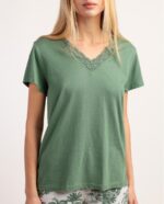 PIGIAMA IN COTONE MEZZA MANICA CON SCOLLO A V E DETTAGLI IN PIZZO CON PANTALONCINO - ADMAS. - immagine 3