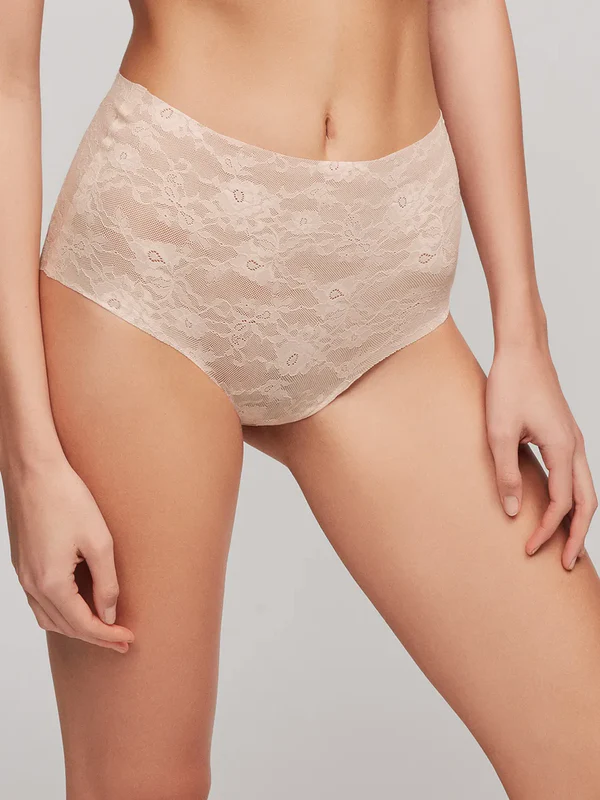 Slip vita alta in pizzo taglio laser GISELA è la scelta ideale per chi desidera un intimo elegante, raffinato e incredibilmente confortevole. Slip vita alta in pizzo taglio laser GISELA unisce la delicatezza del pizzo alla tecnologia del taglio laser, creando un capo che valorizza la silhouette con discrezione e stile. Slip vita alta in pizzo taglio laser GISELA si distingue per il suo design a vita alta, perfetto per avvolgere le forme e definire il punto vita con naturalezza. La struttura offre un leggero effetto contenitivo, ideale per chi cerca comfort e sostegno senza rinunciare alla femminilità. Questo taglio è particolarmente apprezzato per la sua capacità di adattarsi a diverse fisicità, esaltando le curve in modo armonioso. Slip vita alta in pizzo taglio laser GISELA è realizzato in pizzo morbido e raffinato, pensato per offrire una sensazione piacevole sulla pelle. Il tessuto è leggero e traspirante, perfetto per essere indossato tutto il giorno. La qualità dei materiali garantisce resistenza e durata, mantenendo intatta la bellezza del capo anche dopo numerosi lavaggi. Slip vita alta in pizzo taglio laser GISELA è caratterizzato da un innovativo taglio laser che elimina cuciture visibili. Questo dettaglio rende lo slip invisibile sotto gli abiti, evitando segni e garantendo una vestibilità impeccabile anche con capi aderenti. È la soluzione perfetta per chi desidera un intimo discreto ma sofisticato. Slip vita alta in pizzo taglio laser GISELA offre una vestibilità stabile e confortevole. La fascia in vita aderisce senza stringere, mentre il pizzo elasticizzato segue i movimenti del corpo, assicurando libertà e praticità in ogni situazione. Ogni dettaglio è studiato per garantire il massimo benessere durante l’uso quotidiano. Slip vita alta in pizzo taglio laser GISELA è un capo versatile, adatto a ogni momento della giornata. Perfetto sotto abiti eleganti, pantaloni aderenti o gonne, si adatta facilmente a qualsiasi outfit. La combinazione tra estetica e funzionalità lo rende un must-have nel guardaroba intimo. Slip vita alta in pizzo taglio laser GISELA è ideale anche come idea regalo, grazie al suo design ricercato e alla qualità dei materiali. È un capo che unisce praticità e bellezza, perfetto per chi ama prendersi cura di sé con stile. Slip vita alta in pizzo taglio laser GISELA rappresenta l’incontro perfetto tra innovazione e tradizione. Il pizzo, simbolo di femminilità, si unisce alla tecnologia del taglio laser per offrire un prodotto moderno e performante. Slip vita alta in pizzo taglio laser GISELA è la soluzione perfetta per chi cerca intimo invisibile, elegante e confortevole, capace di valorizzare il corpo con naturalezza e raffinatezza.